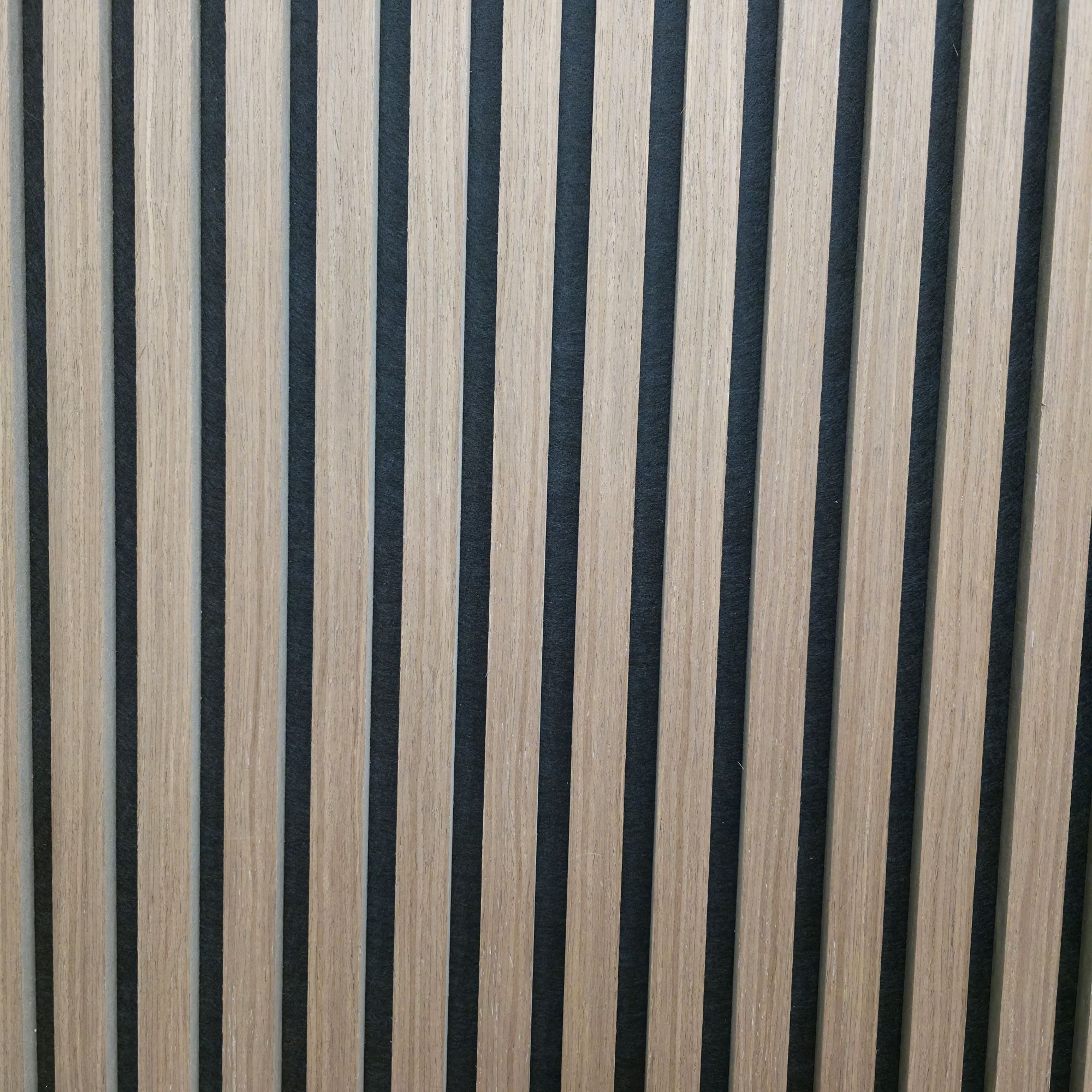 Confezione da 4 pannelli acustici quadrati in legno 600mm x 600mm con 1x adesivo in omaggio