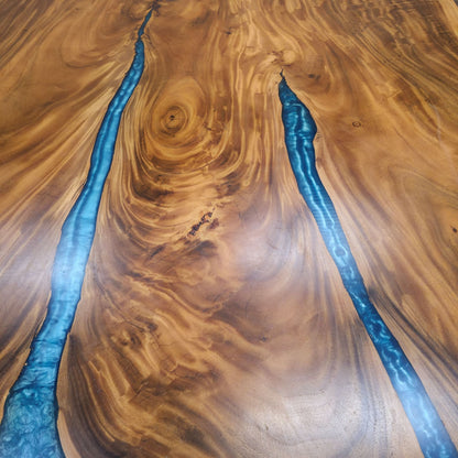 Tavolo da pranzo in noce indiano con bordo naturale in resina blu 210cm x 145cm